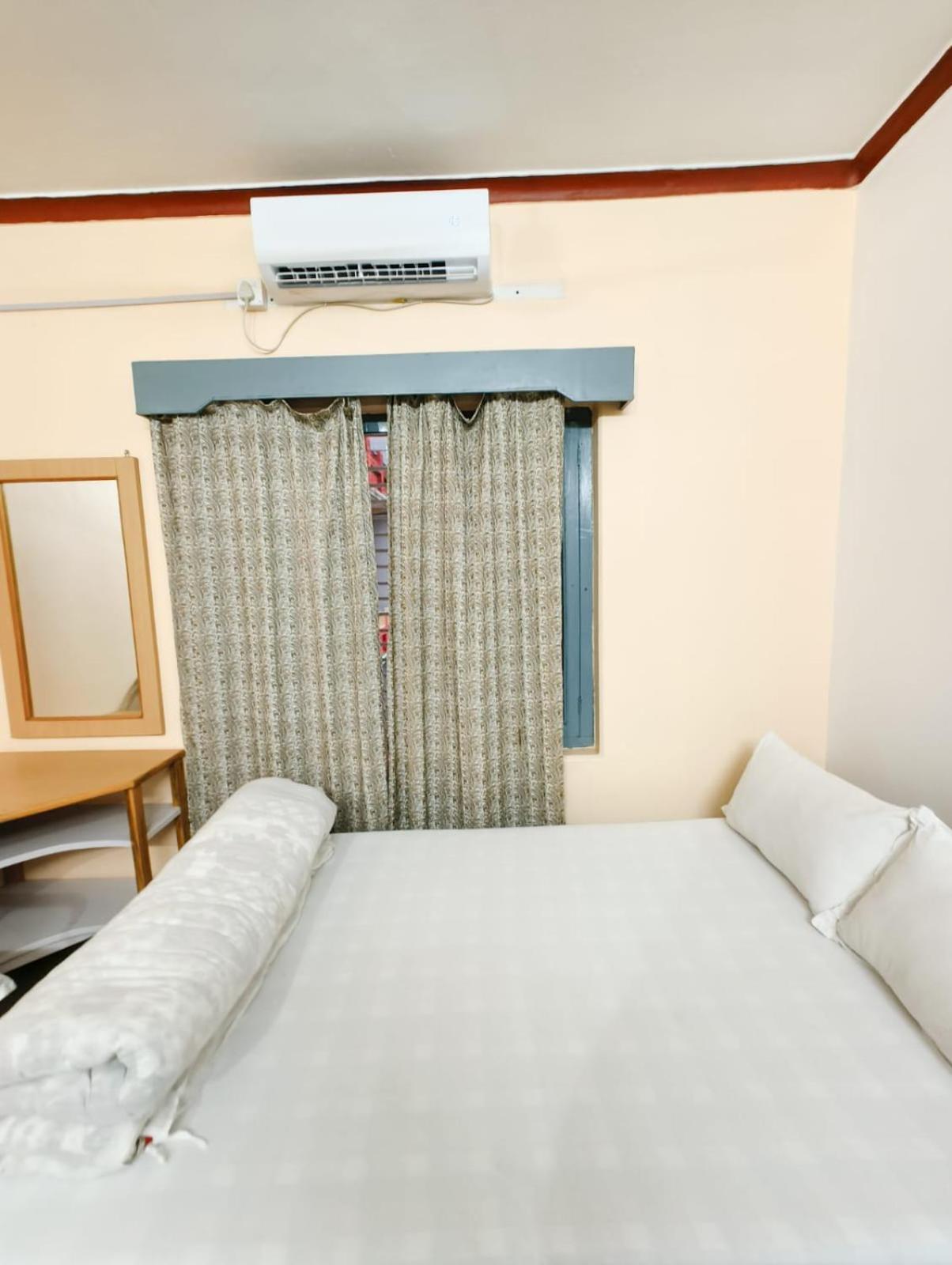 Hotel Mountain View - Lakeside โพคารา ภายนอก รูปภาพ