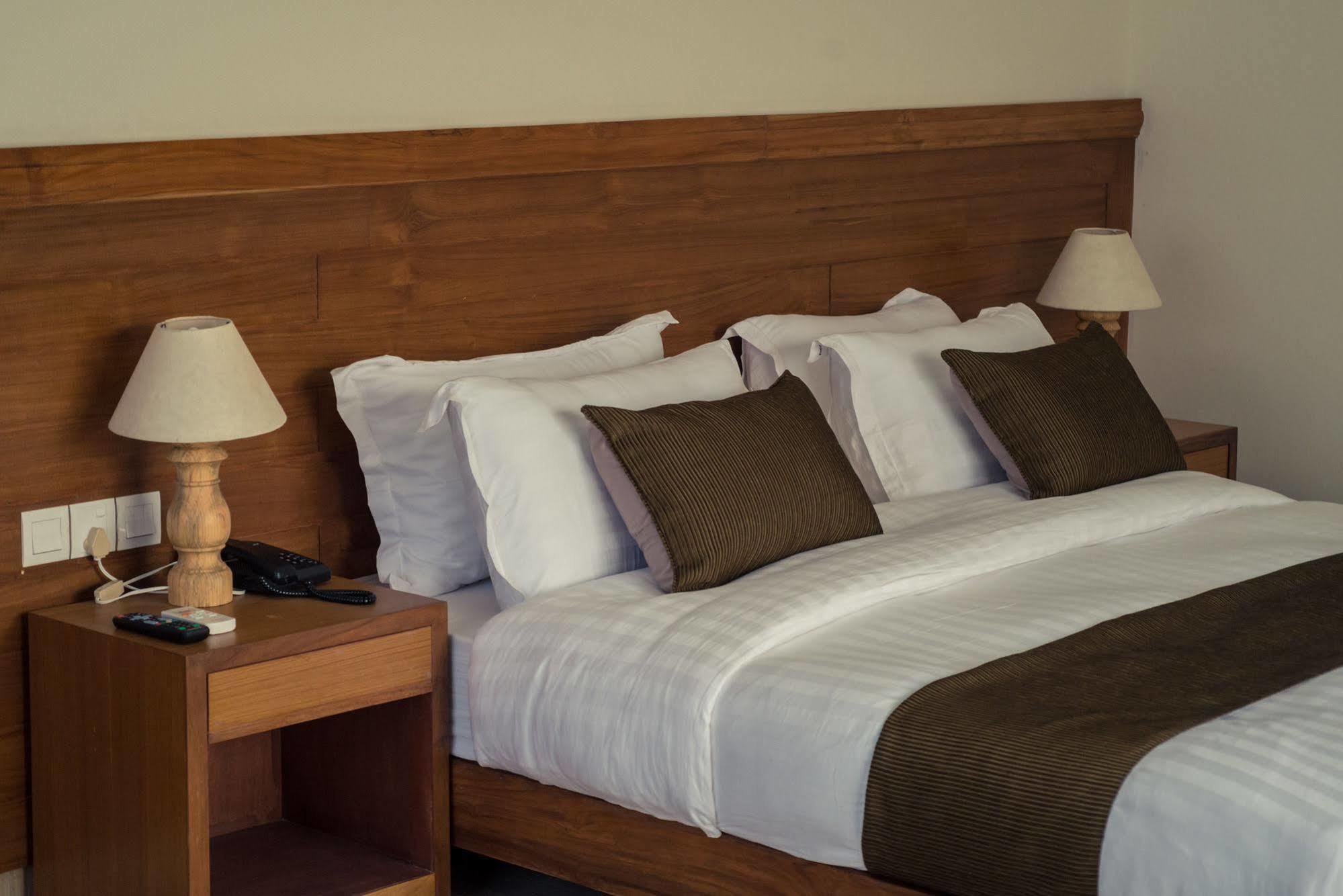 Hotel Mountain View - Lakeside โพคารา ภายนอก รูปภาพ