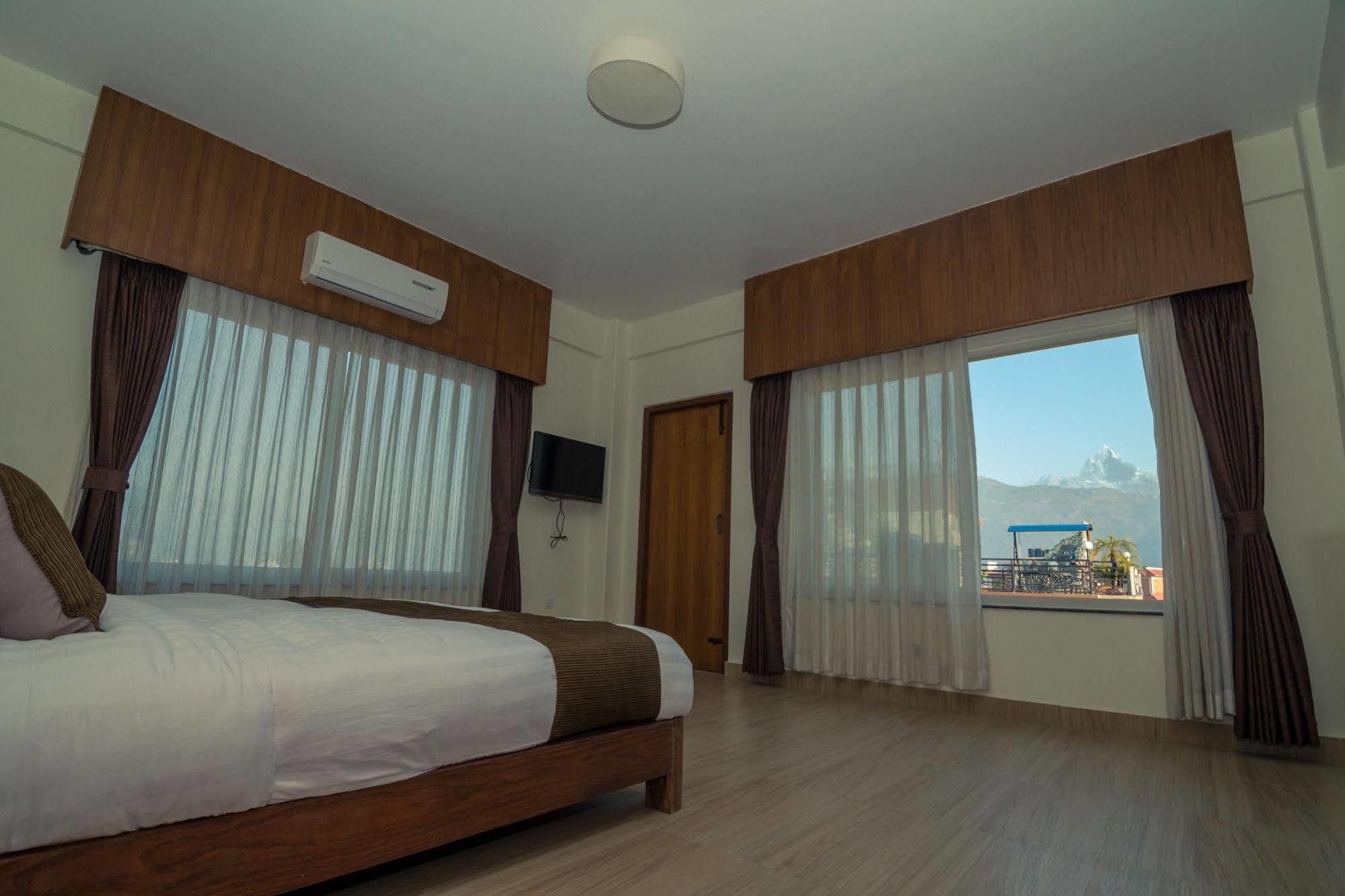 Hotel Mountain View - Lakeside โพคารา ภายนอก รูปภาพ