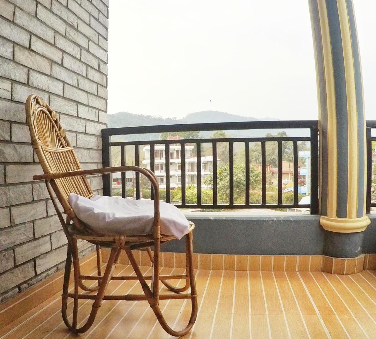 Hotel Mountain View - Lakeside โพคารา ภายนอก รูปภาพ
